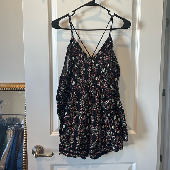 Kendall & Kylie Floral Off the shoulder Romper - Picture 1 of 10